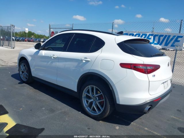 2018 ALFA ROMEO STELVIO ZASFAKNN3J7B95471 Photo 2
