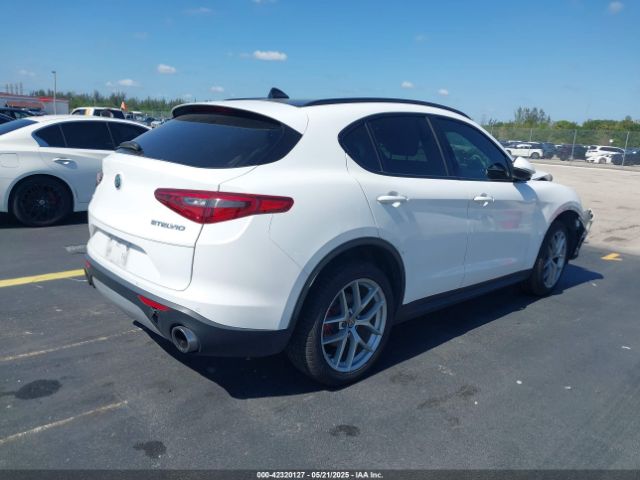 2018 ALFA ROMEO STELVIO ZASFAKNN3J7B95471 Photo 3