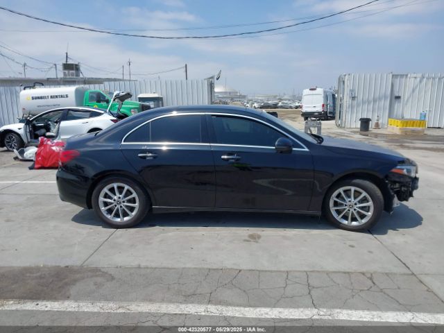 W1K3G4EB8MJ281447 Mercedes-Benz m260