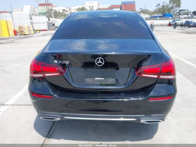 W1K3G4EB8MJ281447 Mercedes-Benz m260