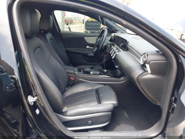 W1K3G4EB8MJ281447 Mercedes-Benz m260