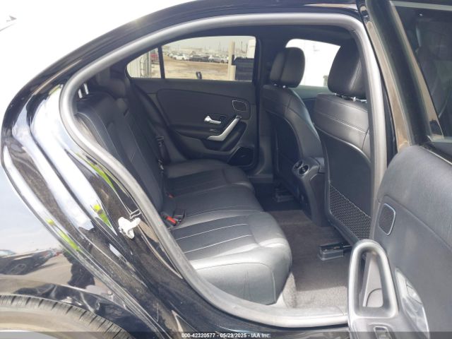 W1K3G4EB8MJ281447 Mercedes-Benz m260