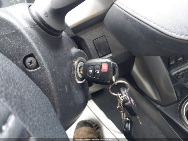JTMBFREV5GJ070789 Toyota RAV4 LE