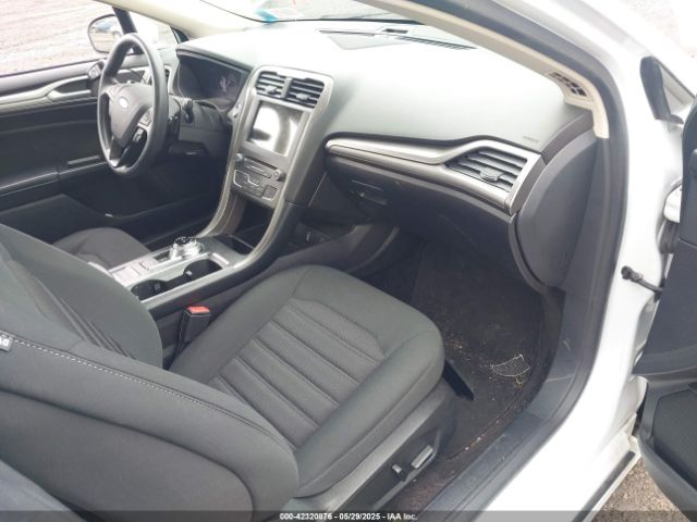3FA6P0HD3JR281666 Ford FUSION SE