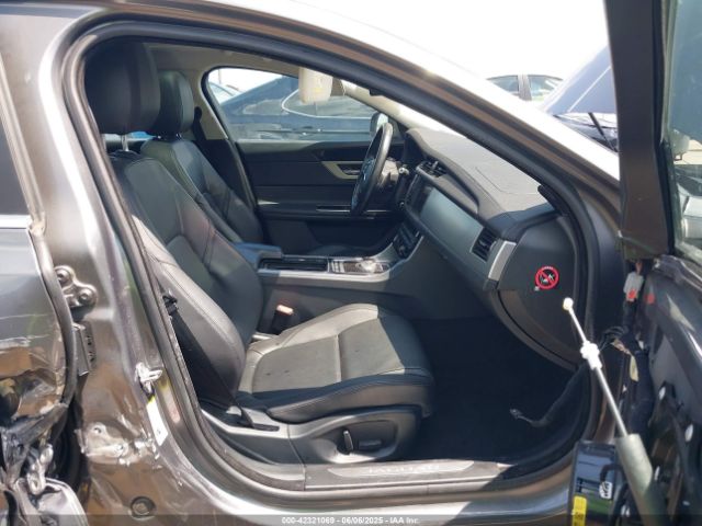 2016 JAGUAR XF SAJBD4BV1GCY13483 Photo 4