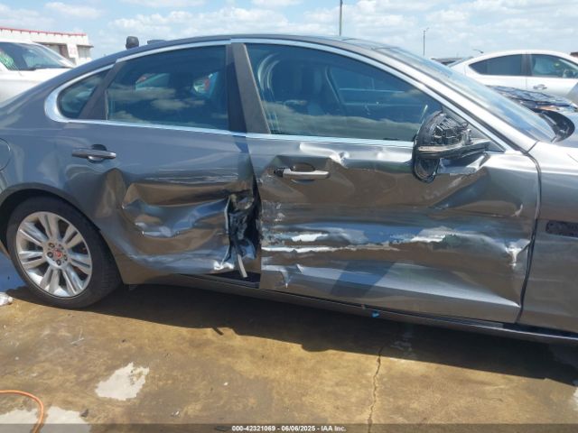 2016 JAGUAR XF SAJBD4BV1GCY13483 Photo 5