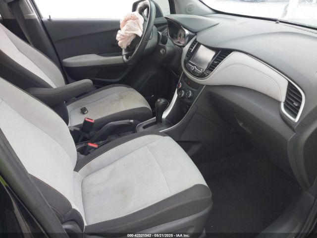 3GNCJKSB8HL285234 Chevrolet TRAX LS