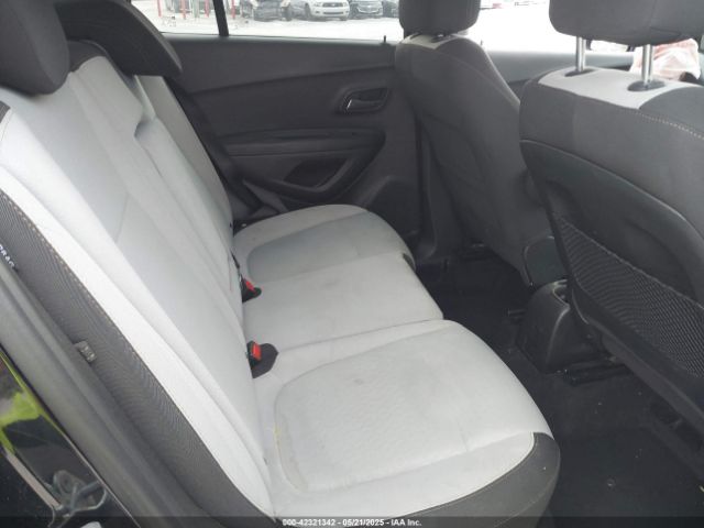 3GNCJKSB8HL285234 Chevrolet TRAX LS