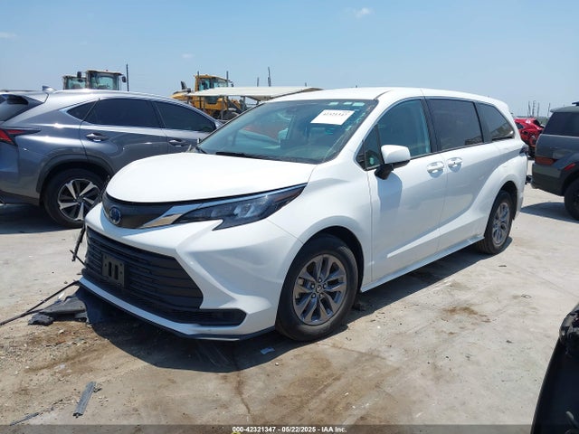 5TDKRKEC0RS213442 Toyota SIENNA LE