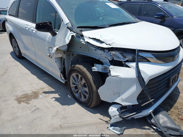 5TDKRKEC0RS213442 Toyota SIENNA LE