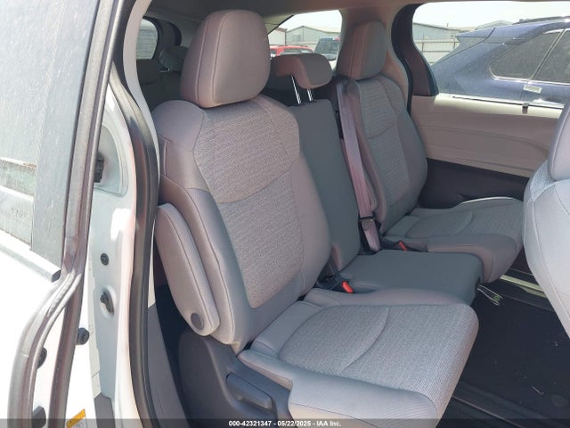 5TDKRKEC0RS213442 Toyota SIENNA LE