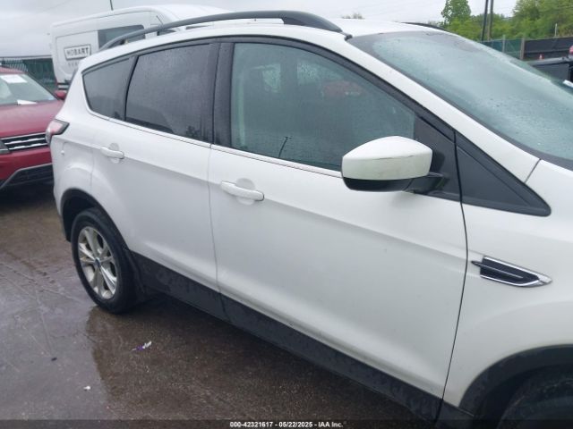 1FMCU9GD2HUC85587 Ford ESCAPE SE