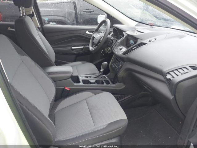 1FMCU9GD2HUC85587 Ford ESCAPE SE