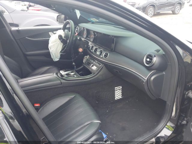 2019 MERCEDES-BENZ E 300 WDDZF4KB6KA625307 Photo 4