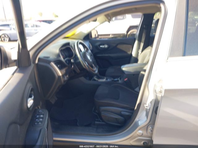 1C4PJLCS9FW507382 Jeep Cherokee Latitude