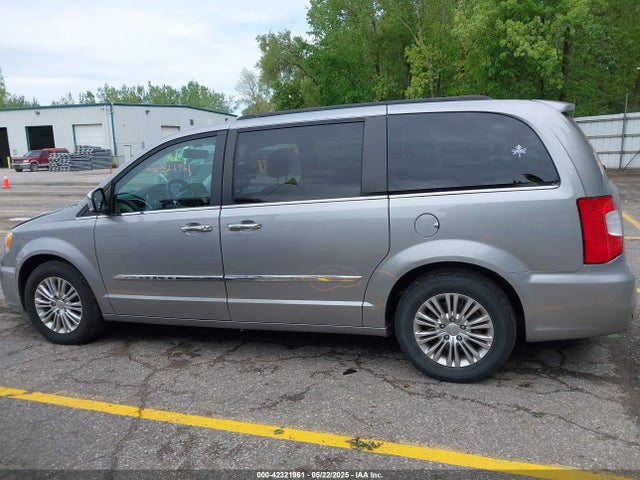 2C4RC1CGXFR726444 Chrysler Town and Country