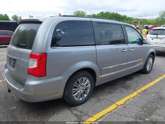 2C4RC1CGXFR726444 Chrysler Town and Country