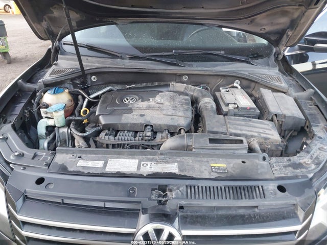 1VWAT7A3XFC123239 Volkswagen Passat 1.8t Limited Edition
