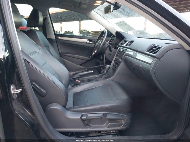 1VWAT7A3XFC123239 Volkswagen Passat 1.8t Limited Edition