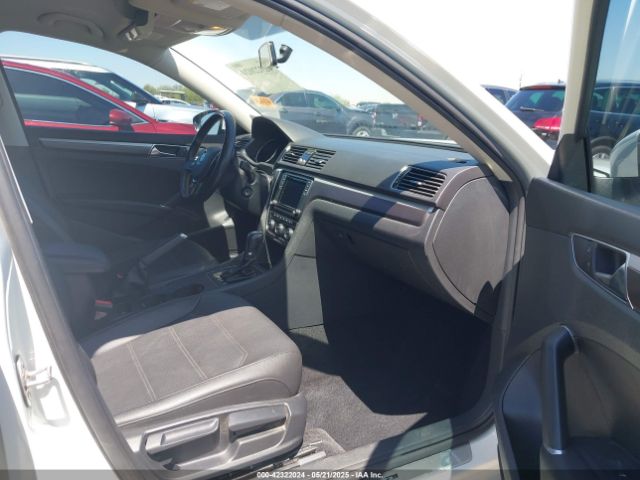 1VWAA7A30JC013637 Volkswagen Passat 2.0t R-line/2.0t S