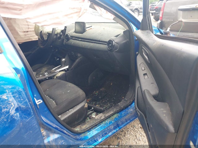 3MYDLBYV5KY503408 Toyota YARIS L