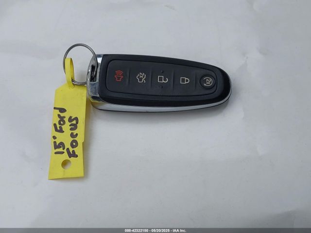 1FADP3J28FL380815 Ford Focus Titanium
