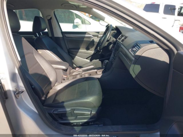 1VWDT7A3XHC023951 Volkswagen Passat 1.8t R-line