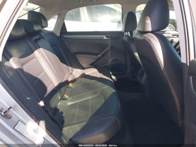 1VWDT7A3XHC023951 Volkswagen Passat 1.8t R-line