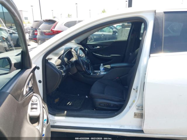 1G1ZD5STXJF168851 Chevrolet MALIBU LT