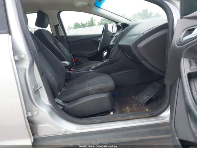 1FADP3K20HL278880 Ford FOCUS SE