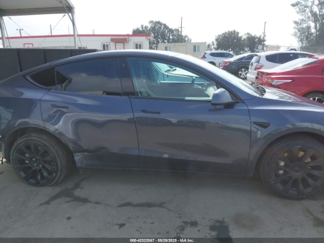 7SAYGDEE6NF364994 Tesla Model Y Long Range Dual Motor All-wheel Drive