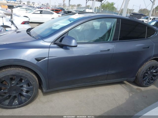 7SAYGDEE6NF364994 Tesla Model Y Long Range Dual Motor All-wheel Drive