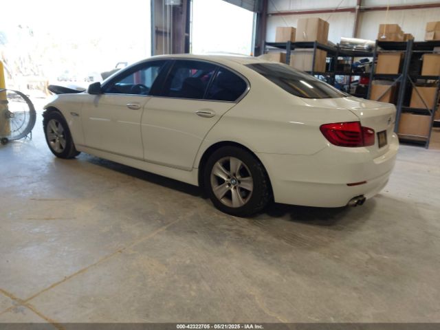 2011 BMW 528I WBAFR1C54BC744793 Photo 2