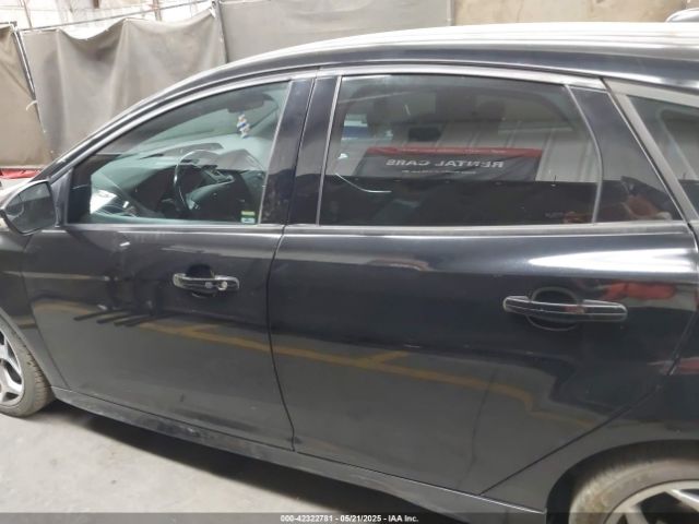 1FADP3L97GL246700 Ford 2016