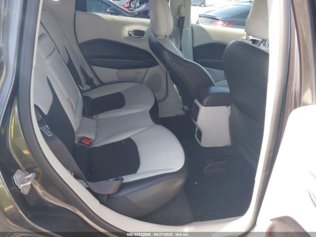 3C4NJDCB0KT811407 Jeep Compass Limited 4x4