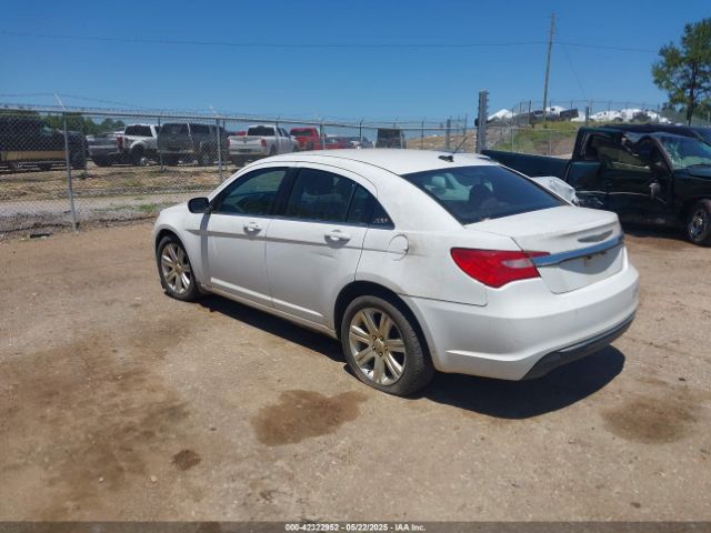 2013 CHRYSLER 200 1C3CCBAB0DN685534 Photo 2