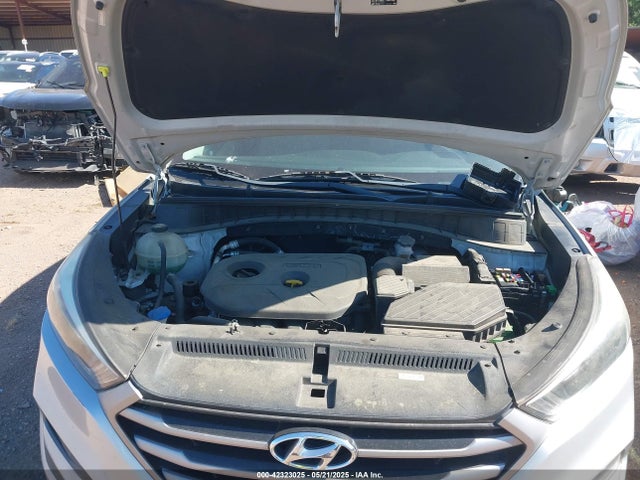 KM8J3CA49HU316866 Hyundai TUCSON SE
