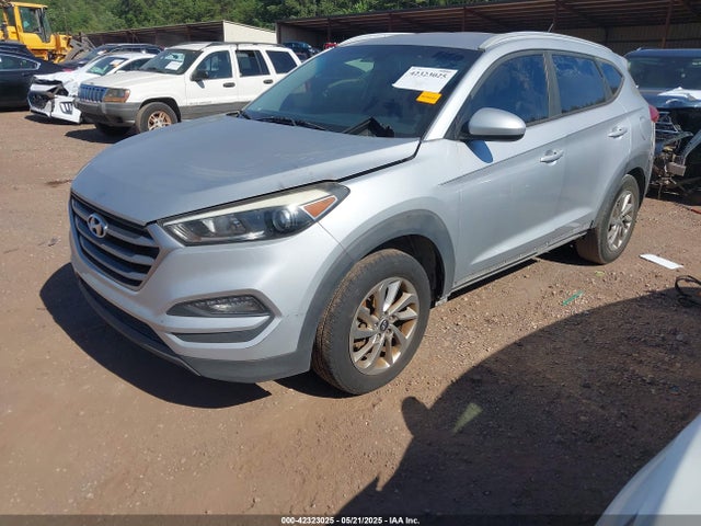 KM8J3CA49HU316866 Hyundai TUCSON SE