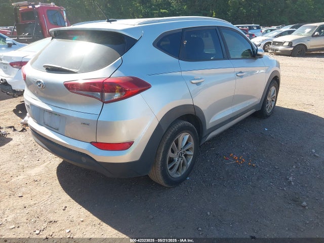 KM8J3CA49HU316866 Hyundai TUCSON SE