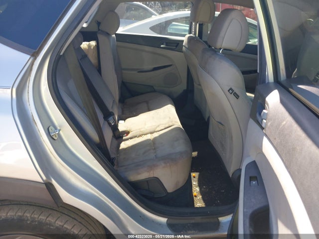 KM8J3CA49HU316866 Hyundai TUCSON SE