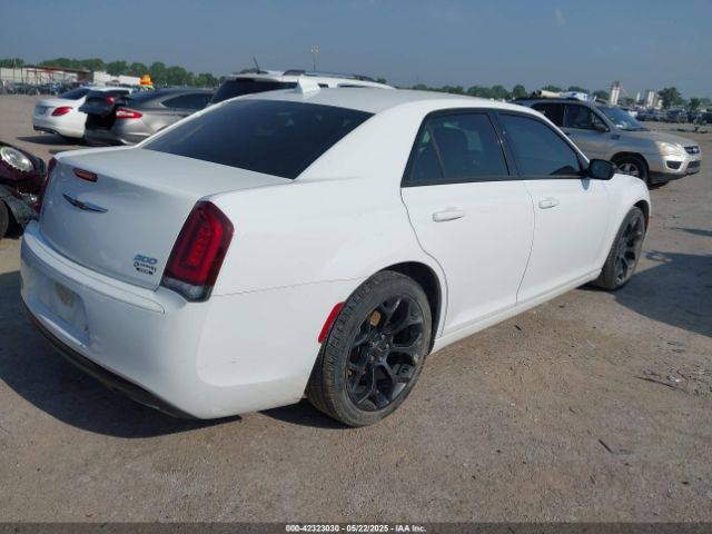 2019 CHRYSLER 300 2C3CCAAG3KH589876 Photo 3
