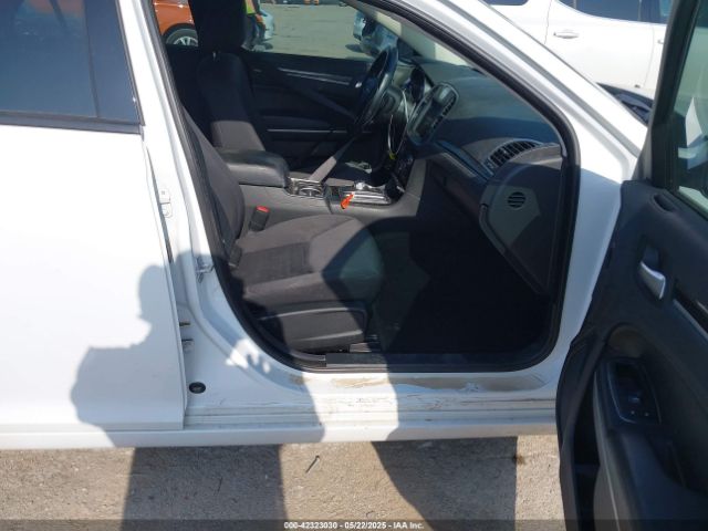 2019 CHRYSLER 300 2C3CCAAG3KH589876 Photo 4
