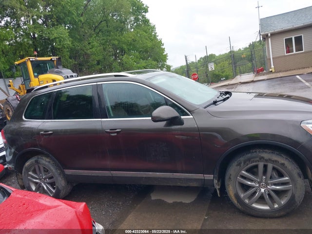 WVGEF9BP0FD002928 Volkswagen Touareg V6 Lux