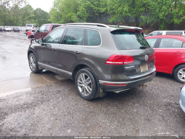 2015 VOLKSWAGEN TOUAREG WVGEF9BP0FD002928 Photo 2