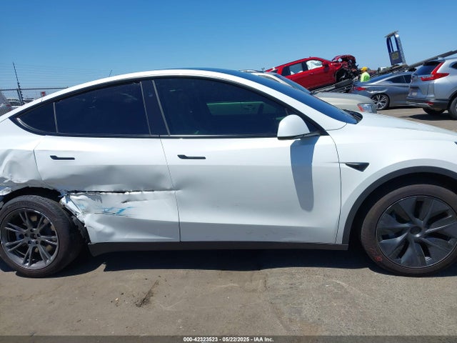 7SAYGDEE4SF302702 Tesla Model Y