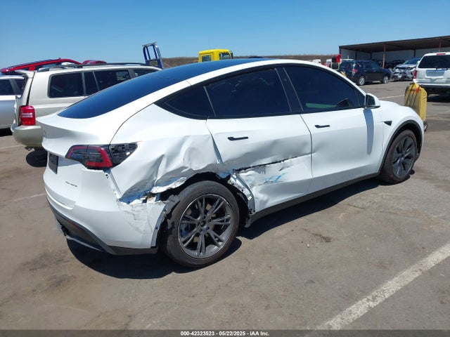 7SAYGDEE4SF302702 Tesla Model Y