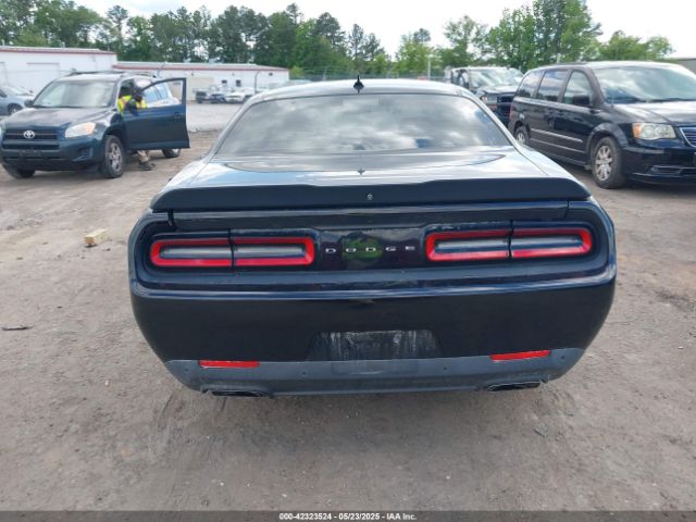 2C3CDZFJ6JH149763 Dodge Challenger 392 Hemi Scat Pack Shaker