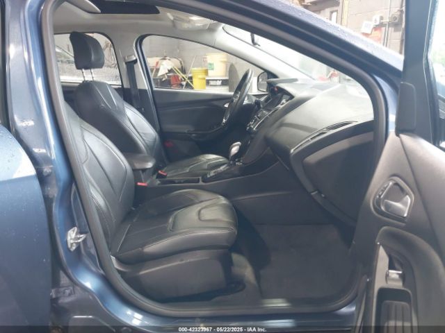 1FADP3N29JL242428 Ford Focus Titanium