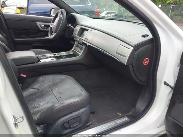 2015 JAGUAR XF SAJWJ0FF6F8U77420 Photo 4