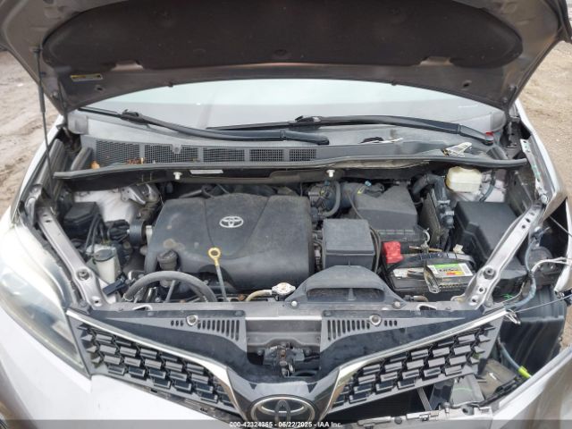 5TDXZ3DCXJS911042 Toyota Sienna Se 8 Passenger/se Premium 8 Passenger